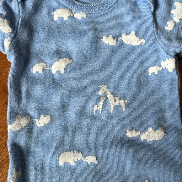 Lot of 5 gender neutral onesies - Picture 7 of 11